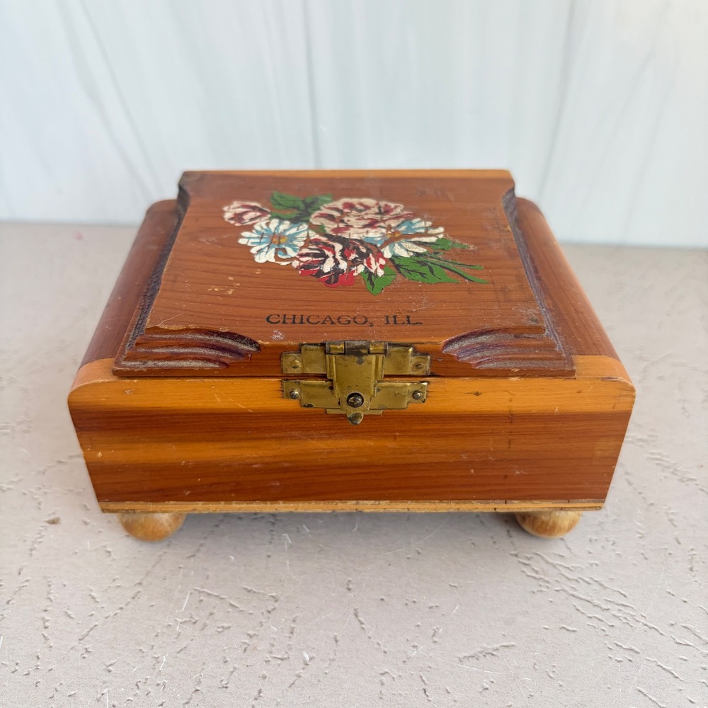 Vintage Chicago Illinois Cedar Wood Floral Trinket Jewelry Box with Ball Feet